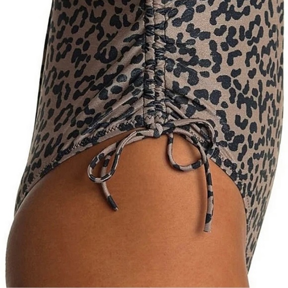NWT $190R. Bond by Bond-Eye Def Leopard In The Loop 1-Piece Swimsuit. XS - Picture 4 of 12